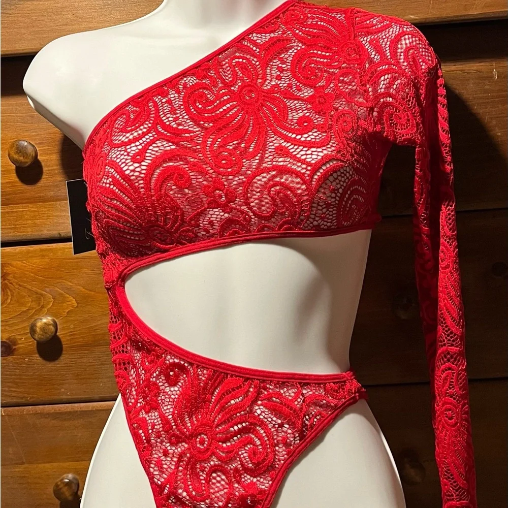 Red lace - Picture 1 of 2